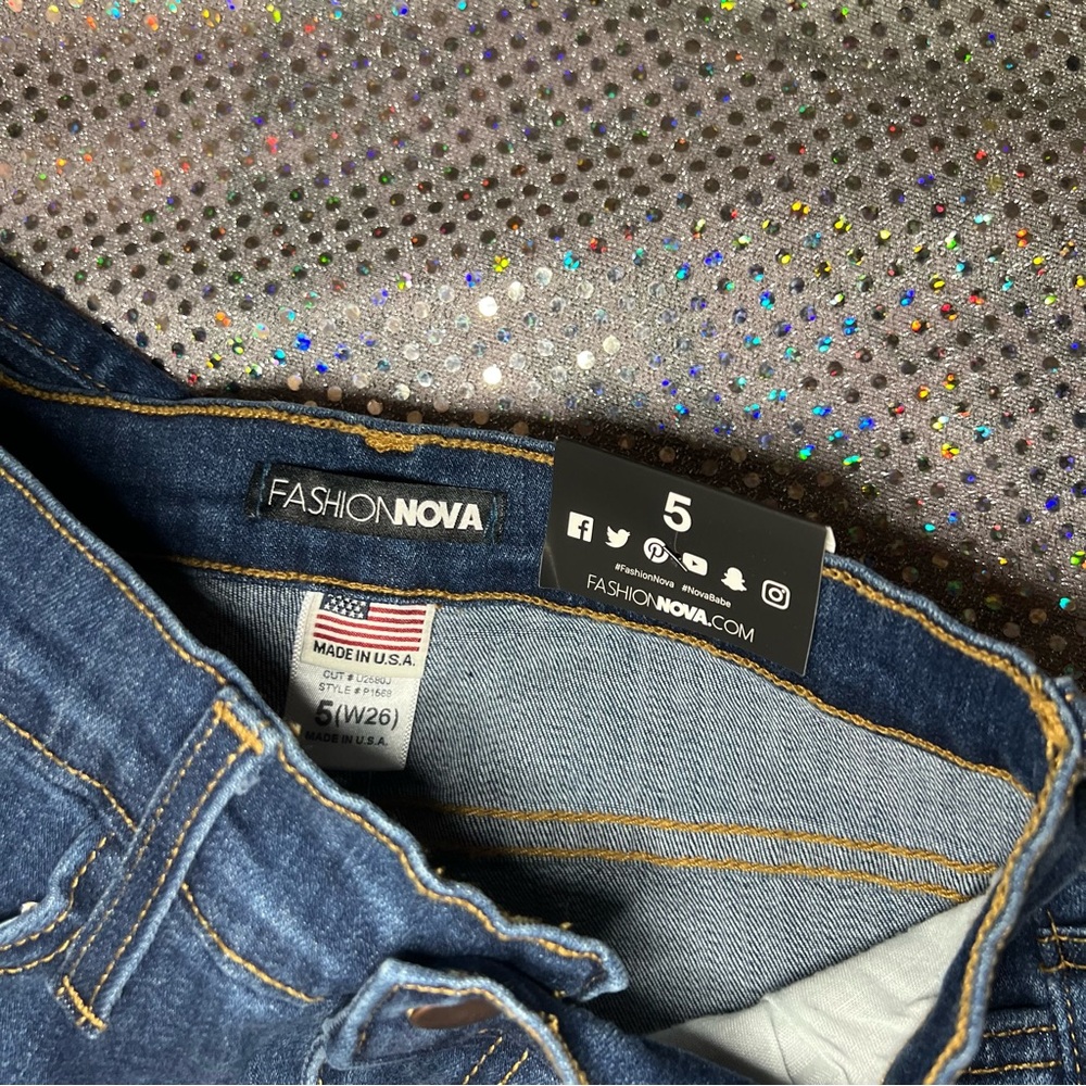 Ripped High Rise Stretch Skinny Jeans 
Size 5 ( 26W )